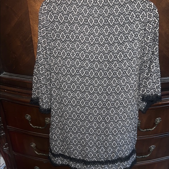 Betsey Johnson Black and White Relaxed Blouse with Mandarin Collar - Picture 7 of 7